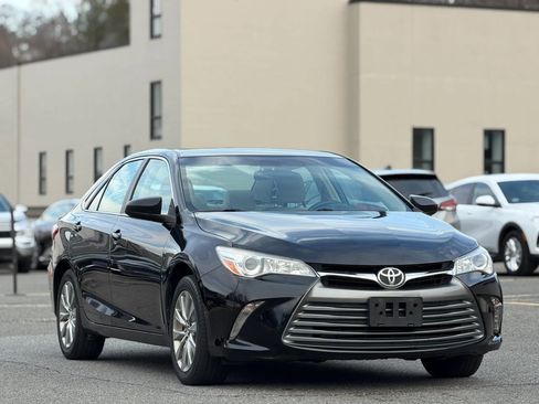 Used 2017 Toyota Camry XLE image 2