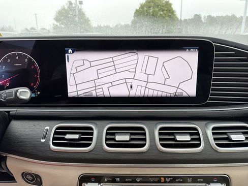 Used 2024 Mercedes-Benz GLS 450 4MATIC image 37