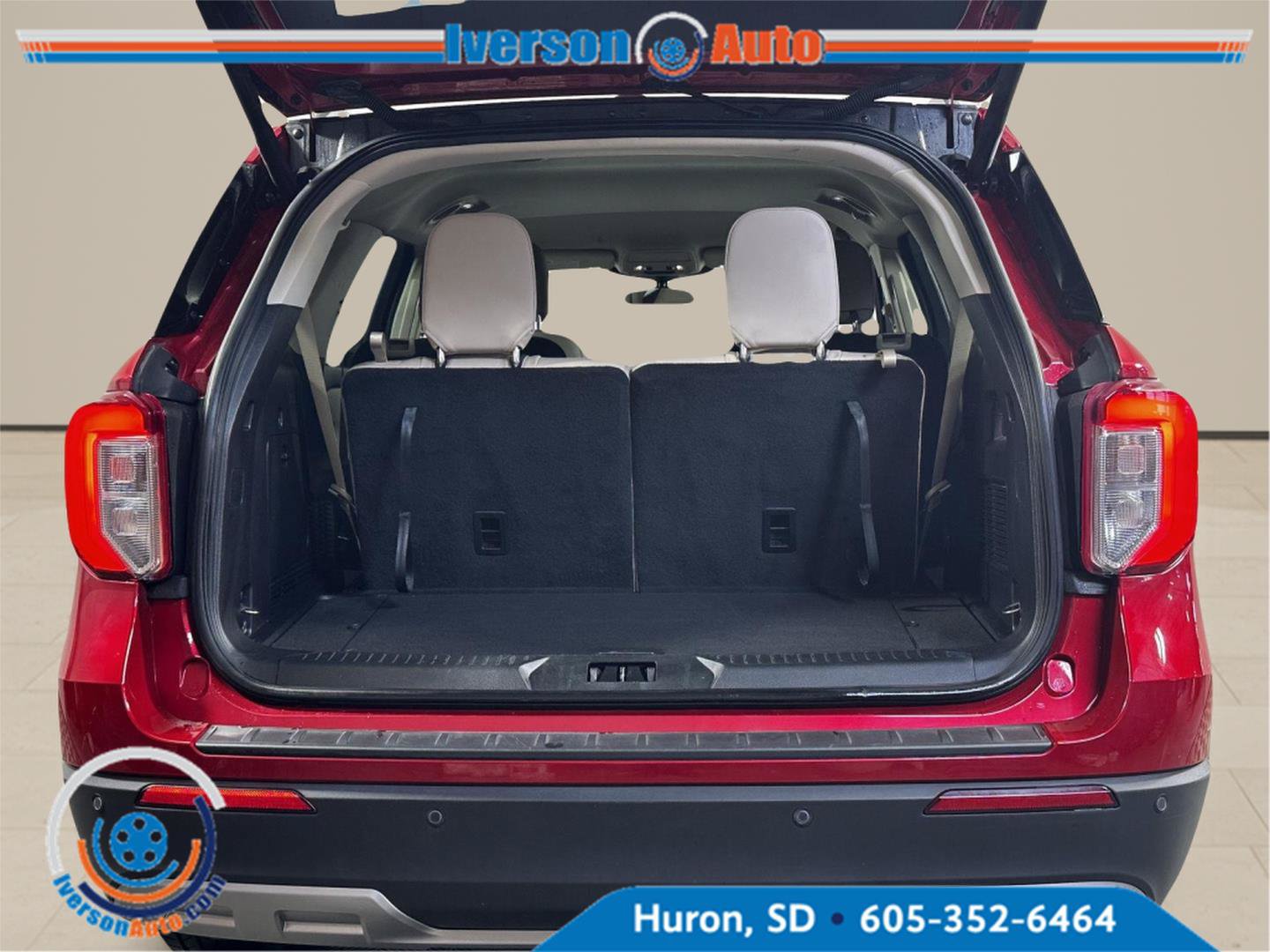 Used 2022 Ford Explorer XLT w/ Equipment Group 202A AWD/4WD image 8