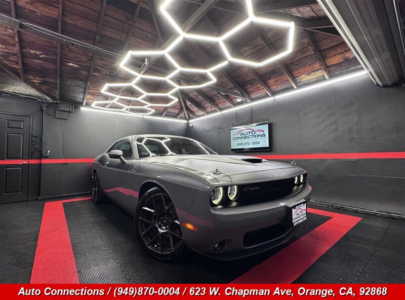 Used 2018 Dodge Challenger R/T w/ Quick Order Package 22P T/A RWD image 1