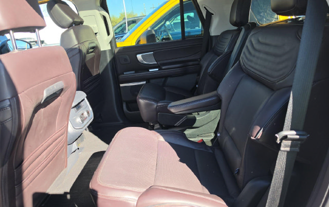 Used 2025 Ford Expedition Platinum w/ Platinum Ultimate Package AWD/4WD image 9