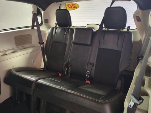 Used 2019 Dodge Grand Caravan SXT FWD image 16
