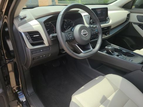 Certified 2023 Nissan Rogue SV w/ SV Premium B Package FWD image 17