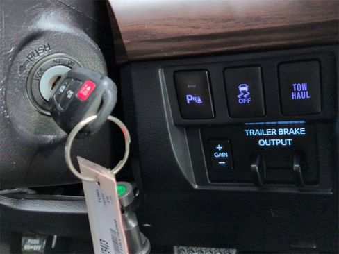 Used 2019 Toyota Tundra Limited image 16