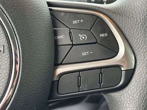 Used 2022 Jeep Renegade Sport image 28