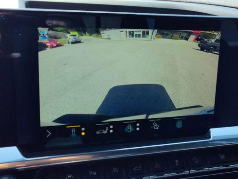Used 2022 Chevrolet Silverado 1500 LT Trail Boss w/ LT Trail Boss Premium Package AWD/4WD image 31