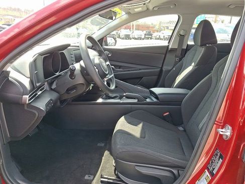 Used 2023 Hyundai Elantra SE image 13