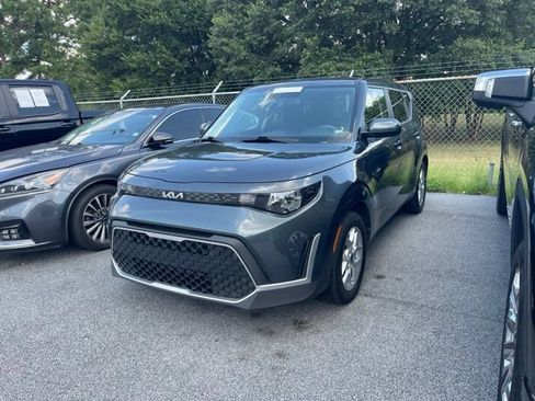 Used 2024 Kia Soul LX w/ Option Group 015 FWD image 2