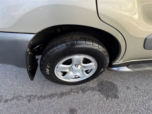 Used 2002 Toyota RAV4 4WD image 26