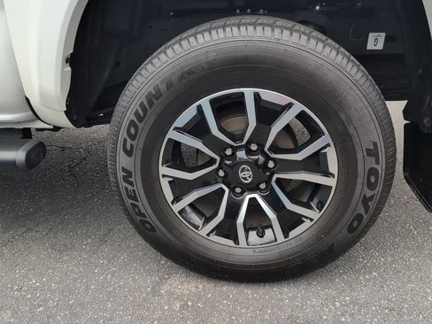 Certified 2023 Toyota Tacoma TRD Sport AWD/4WD image 11