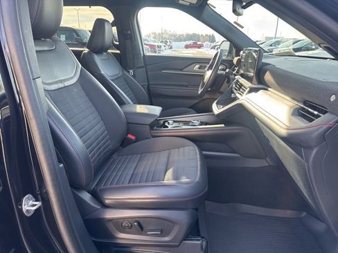 Used 2025 Ford Explorer ST-Line w/ Premium Package image 17