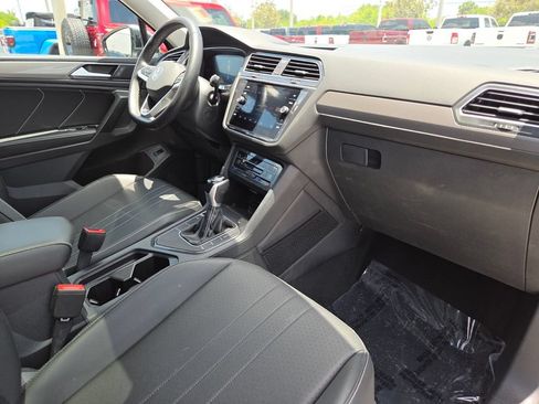 Used 2024 Volkswagen Tiguan SE FWD image 13