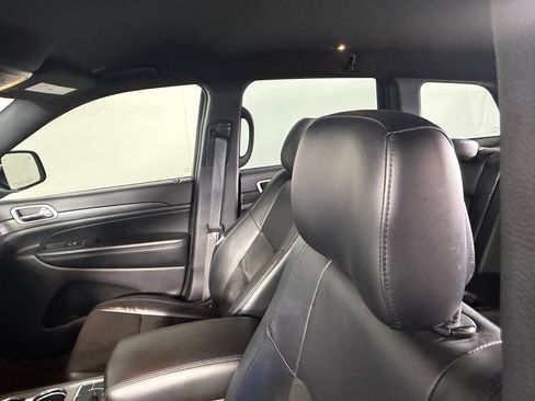 Used 2022 Jeep Grand Cherokee Laredo X AWD/4WD image 25