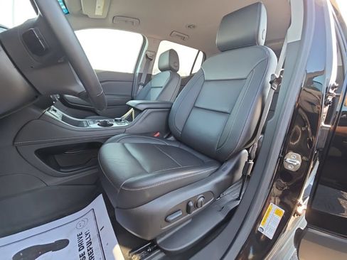 Used 2023 GMC Acadia SLT w/ LPO, Floor Liner Package AWD/4WD image 38