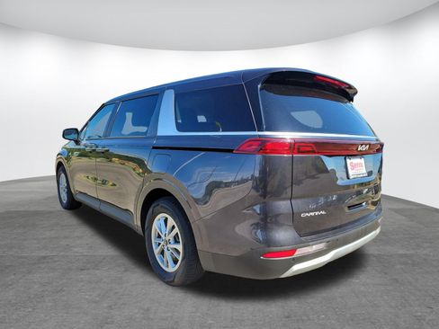 Used 2023 Kia Carnival LX FWD image 3