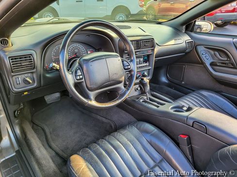 Used 2000 Chevrolet Camaro Z28 w/ SS Performance/Appearance Pkg RWD image 10