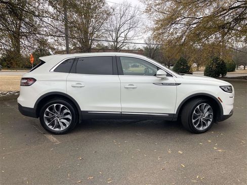 Used 2022 Lincoln Nautilus Reserve image 2