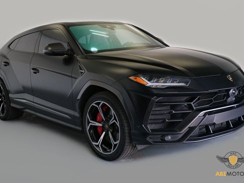 Used 2021 Lamborghini Urus image 2