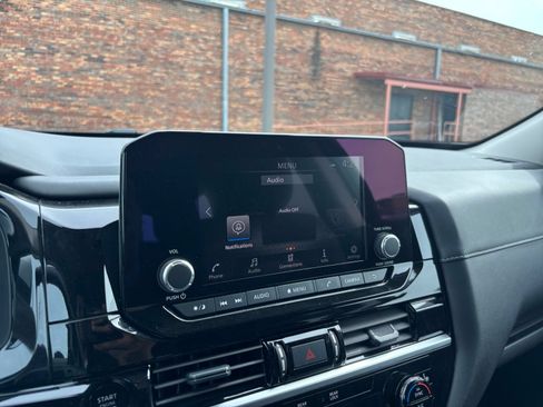 Used 2025 Nissan Pathfinder SV FWD image 20