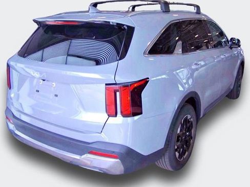 Used 2024 Kia Sorento S w/ Panoramic Sunroof Package FWD image 3