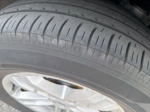 Used 2023 Ford Explorer XLT w/ Equipment Group 202A image 7