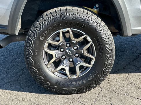 Used 2023 Chevrolet Colorado ZR2 w/ ZR2 Convenience Package III AWD/4WD image 26