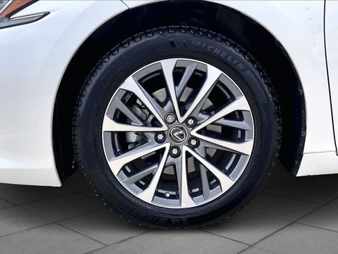 Used 2022 Lexus ES 350 w/ Premium Package image 11