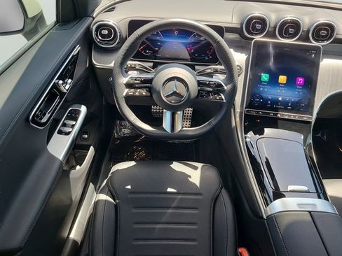 Used 2025 Mercedes-Benz GLC 300 4MATIC image 12