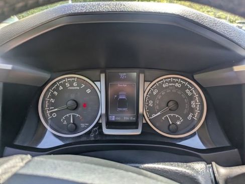 Used 2018 Toyota Tacoma SR5 AWD/4WD image 23