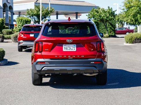 Used 2021 Kia Sorento S w/ Panoramic Sunroof Package AWD/4WD image 4