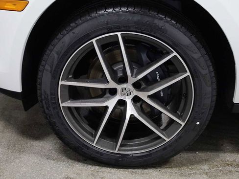 New 2026 Porsche Macan image 40