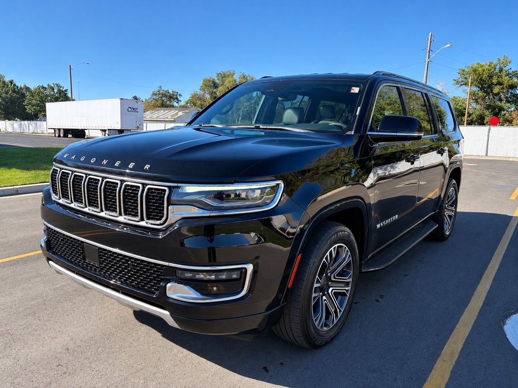 Used 2024 Jeep Wagoneer L Series II w/ Flexible Seating Group AWD/4WD image 1