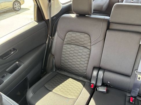 Used 2025 Nissan Pathfinder SV FWD image 37