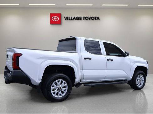 Certified 2024 Toyota Tacoma SR image 5