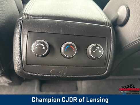 Used 2015 GMC Acadia SLE image 40