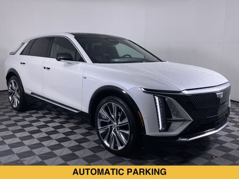 Certified 2025 Cadillac Lyriq Luxury w/ LPO, Floor Liner Package AWD/4WD image 21