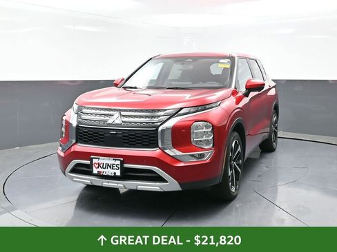 Used 2024 Mitsubishi Outlander SE image 8