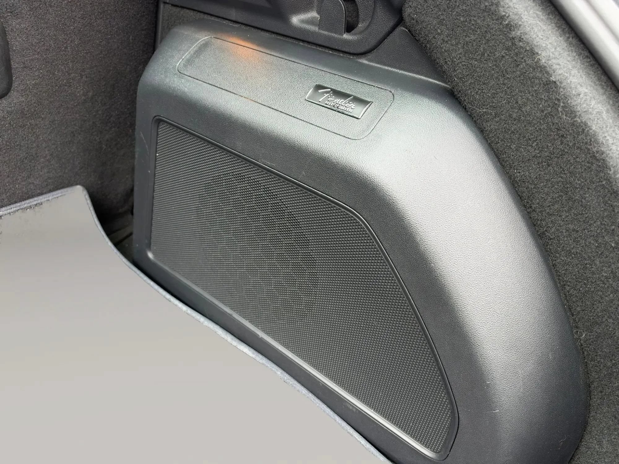 Used 2013 Volkswagen Beetle R-Line FWD image 21