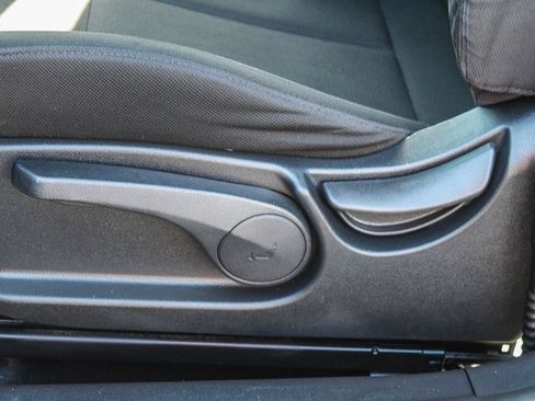 Used 2016 Hyundai Veloster image 21