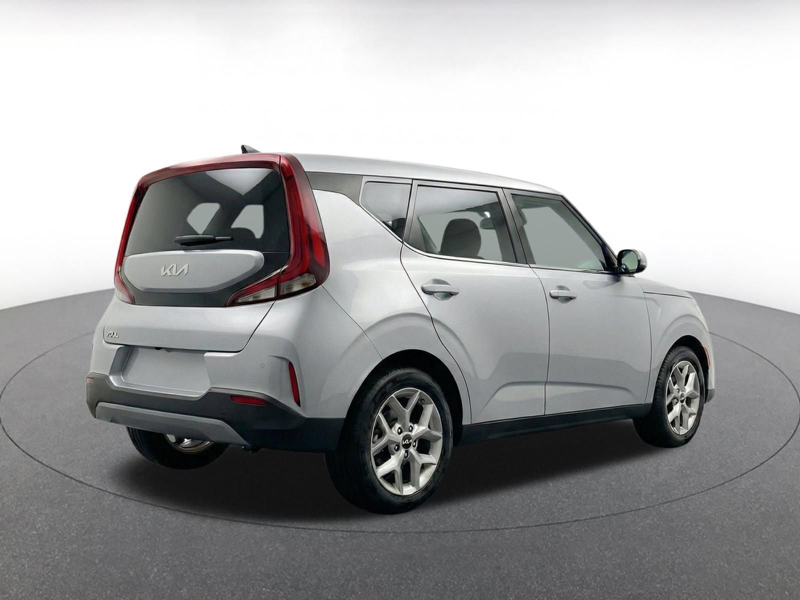 Used 2025 Kia Soul LX w/ LX Technology Package FWD image 10