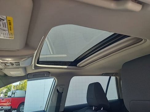 Used 2022 Toyota RAV4 XLE image 22