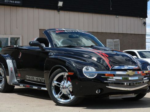 Used 2004 Chevrolet SSR w/ Preferred Equipment Group RWD image 52
