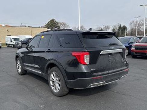 Used 2024 Ford Explorer XLT w/ Equipment Group 202A image 7