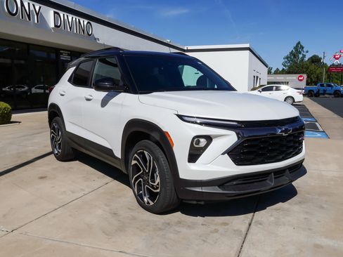 Used 2025 Chevrolet TrailBlazer RS w/ Convenience Package AWD/4WD image 2