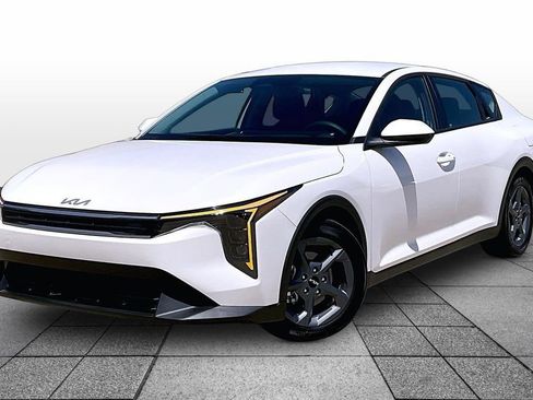 Used 2025 Kia K4 FWD image 1