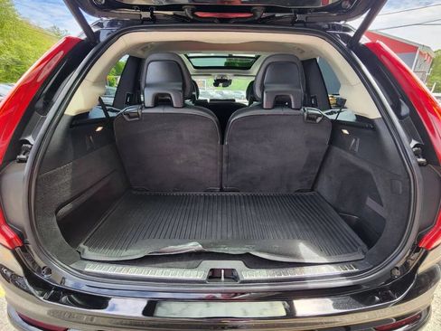 Used 2016 Volvo XC90 T6 Momentum w/ Momentum Plus Package AWD/4WD image 12