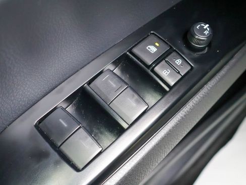 Used 2025 Toyota Camry SE w/ Convenience Package image 19