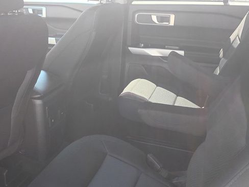 Used 2023 Ford Explorer XLT AWD/4WD image 14
