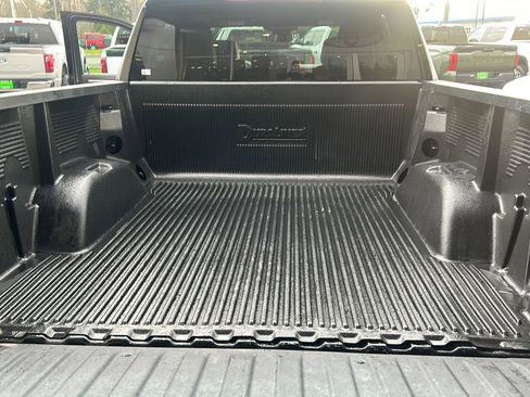 Used 2024 GMC Sierra 1500 SLT AWD/4WD image 29