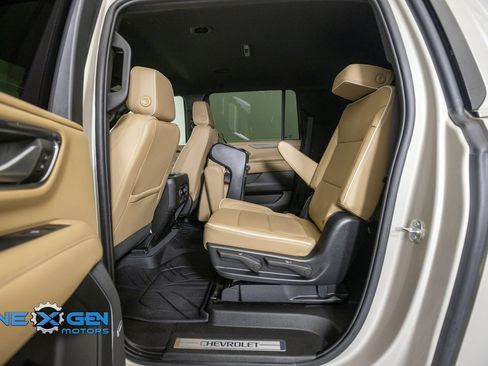 Used 2022 Chevrolet Suburban Premier AWD/4WD image 27